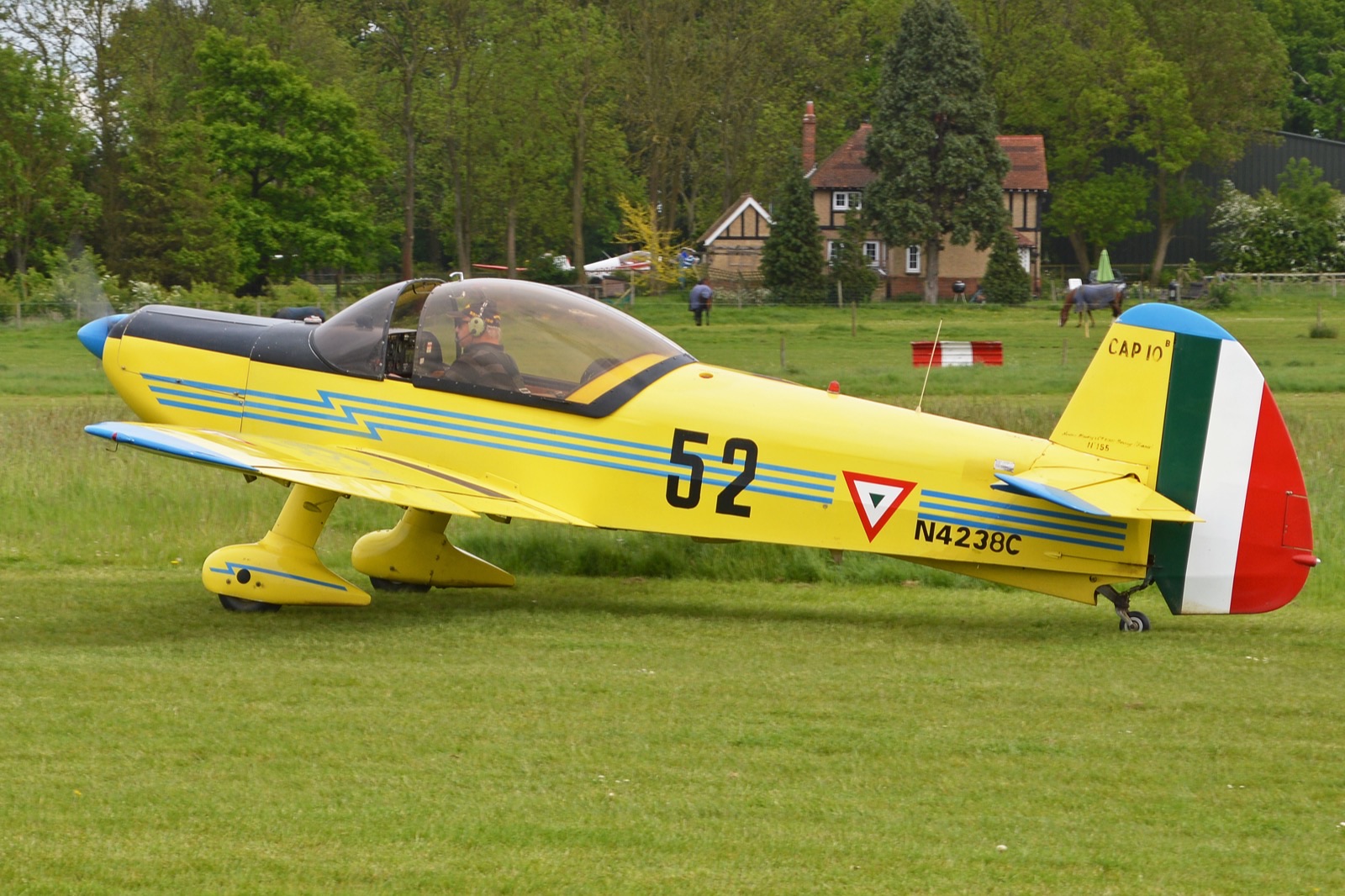 Mudry CAP 10B, avion de voltige biplace en bois