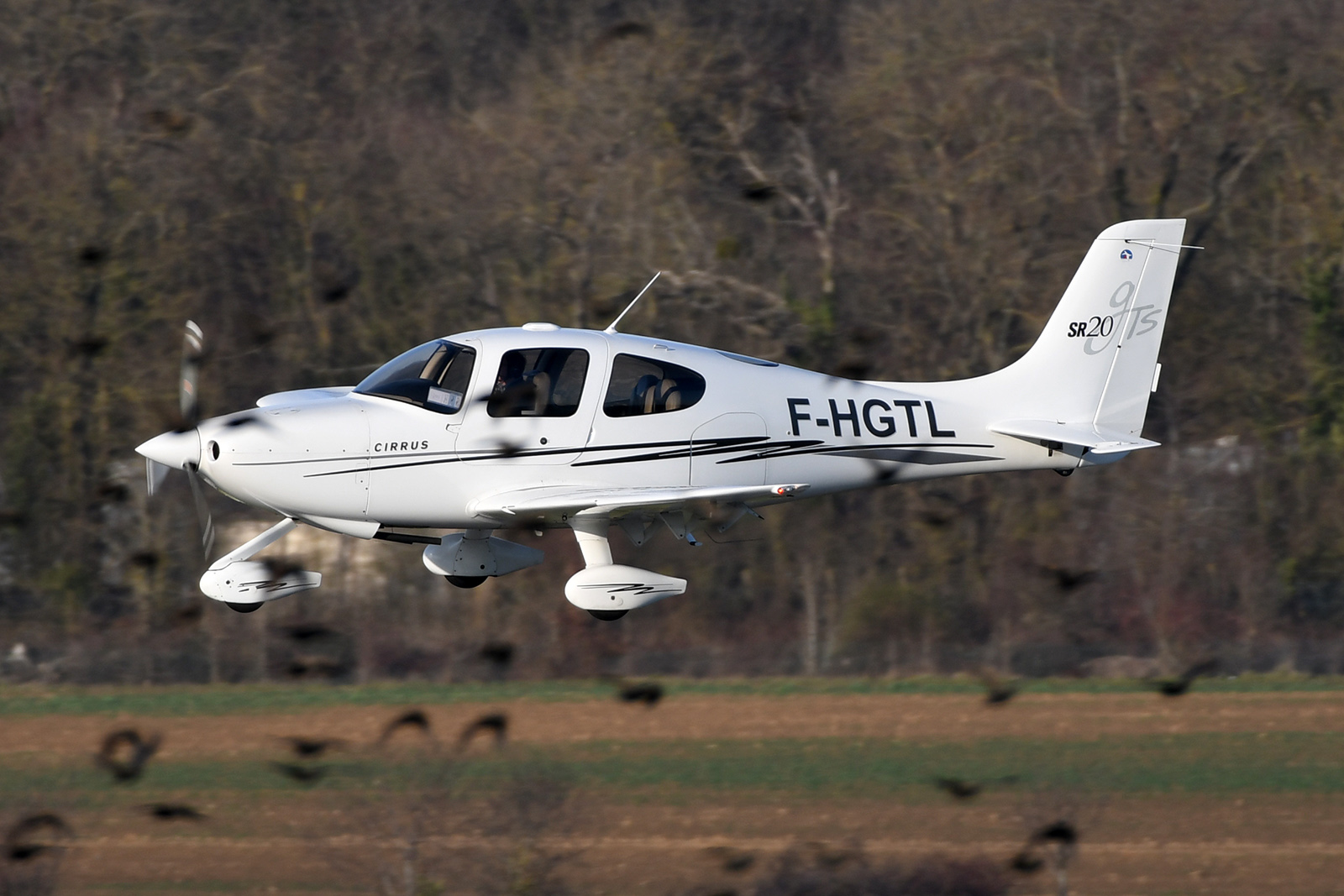 Cirrus SR20 F-HGTL du club ATCF en courte finale