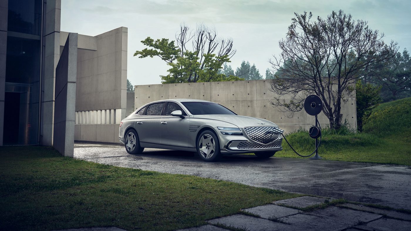Genesis Electrified G80, berline électrique, vue trois-quarts avant